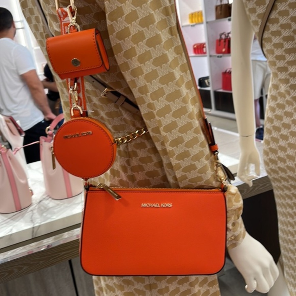 MICHAEL KORS JET SET TRAVEL SMALL SHOULDER CROSSBODY BAG WITH TECH ATTCH AIRPOD
